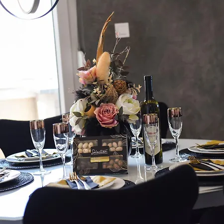 Nella With Sea Wiew Apartman