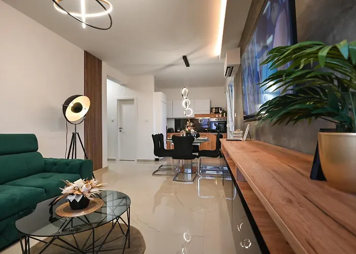 Nella With Sea Wiew Apartman