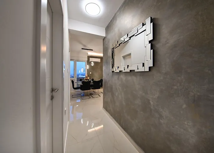 Nella With Sea Wiew Apartman *